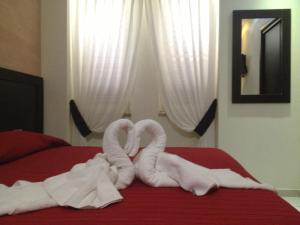 A bed or beds in a room at Hotel La Rosetta Scauri