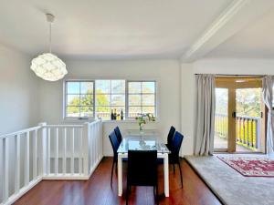 Φωτογραφία από το άλμπουμ του Cozy 3BR in Upwey Villa Scenic Dandenongs Mountain Views σε Upwey