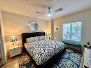 Ένα ή περισσότερα κρεβάτια σε δωμάτιο στο Allura Little Italy - 2 BR in Downtown's Top Spot +23 φωτογραφίες