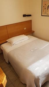 Voodi või voodid majutusasutuse Albergo Bianchi Stazione toas
