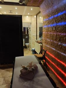a room with a table and a wall with lights at Komnata solna in Warsaw