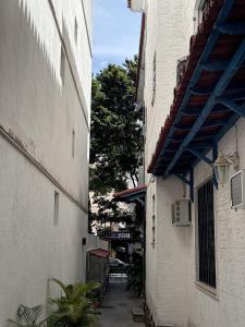 Το κτήριο όπου στεγάζεται  το διαμέρισμα