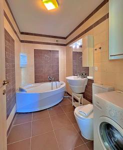 Ένα μπάνιο στο Coroni Seasons Apart With Panoramic View