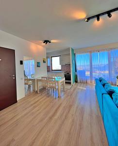 Μια τηλεόραση ή/και κέντρο ψυχαγωγίας στο Coroni Seasons Apart With Panoramic View