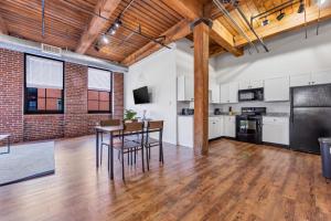 Η κουζίνα ή μικρή κουζίνα στο Lafayette 421 I Spacious And Cozy 1bd1bd