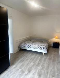 Postel nebo postele na pokoji v ubytování Hôtel Particulier Morez + 14 fotografií