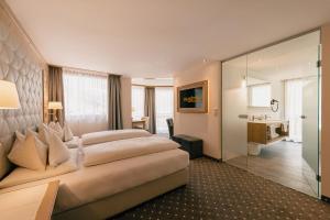 Łóżko lub łóżka w pokoju w obiekcie Gourmet & Wine Hotel Austria - 4 Sterne superior