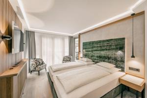 Łóżko lub łóżka w pokoju w obiekcie Gourmet & Wine Hotel Austria - 4 Sterne superior