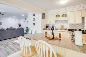 Fotografie z fotogalerie ubytování 2 Mi to Beach and AFB Family Home in Biloxi v destinaci Biloxi