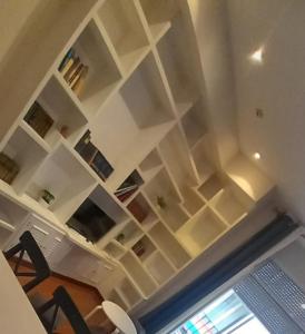Knihovna v apartmánu