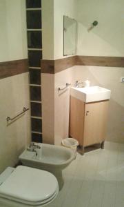Koupelna v ubytování B&B "Corte San Tomaso" + 22 fotografií