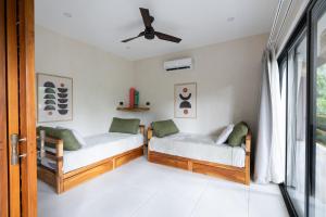 Кровать или кровати в номере Ohana Villas
