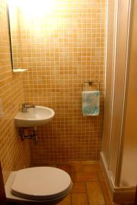 A bathroom at B&B Angels
