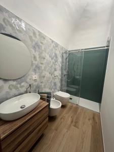 Ένα μπάνιο στο Marina Home