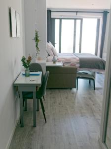 Postelja oz. postelje v sobi nastanitve New CP High floor luxury studio with runway and sea view