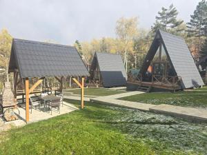 L & V A FRAME HOME mogucnost najma ATW vozila uz objekat室外花園