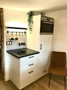 Gallery image of Fachwerkhaus mit rustikalem Weinkeller und Garten, ganze Unterkunft, gute Lage in Laucha