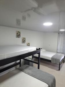 Postel nebo postele na pokoji v ubytování El Prado Hostal + 1 fotografie