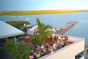 Výhled na řeku, která protéká v blízkosti aparthotelu