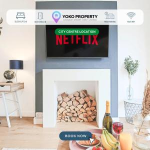TV sobre una chimenea con una pila de leña en Central House with Free Parking, Pool Table, Garden, Super-Fast Wifi and Smart TVs by Yoko Property, en Northampton