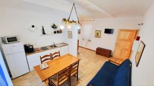 Kuchyň nebo kuchyňský kout v ubytování Appartamento in Monferrato di domInga