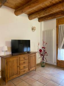 TV a/nebo společenská místnost v ubytování Apartamentos Fogaron