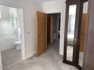 Ένα μπάνιο στο Beautiful town house in the heart of Knutsford +32 φωτογραφίες