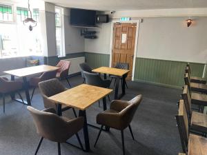 TV at/o entertainment center sa The Pheasant Inn