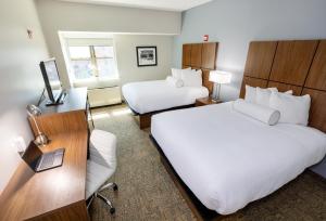 Postel nebo postele na pokoji v ubytování Kellogg Conference Hotel Capitol Hill at Gallaudet University