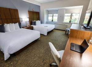 Postel nebo postele na pokoji v ubytování Kellogg Conference Hotel Capitol Hill at Gallaudet University
