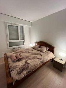 Ένα ή περισσότερα κρεβάτια σε δωμάτιο στο Maghy Appart à Strasbourg