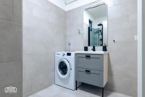 A bathroom at BORG Apartmanok