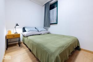 A bed or beds in a room at BORG Apartmanok