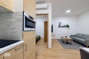 A kitchen or kitchenette at BORG Apartmanok