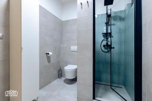 A bathroom at BORG Apartmanok