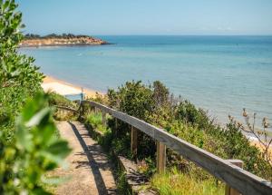 Billede fra billedgalleriet på Blue Pearl Retreat - Opp Beach, Spa, Sunsets and Pool i Mornington