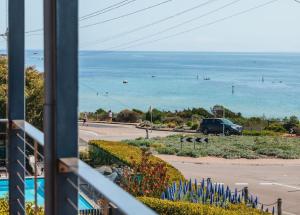 Billede fra billedgalleriet på Blue Pearl Retreat - Opp Beach, Spa, Sunsets and Pool i Mornington