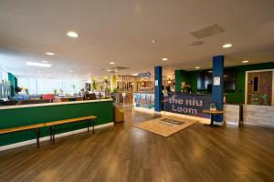 Vstupní hala nebo recepce v ubytování Holiday Inn - the niu, Loom Manchester North by IHG