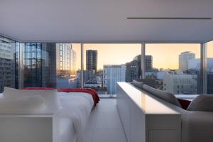 Ένα ή περισσότερα κρεβάτια σε δωμάτιο στο CUVEE J2 HOTEL OSAKA by Onko Chishin