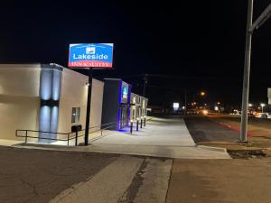 Fotografie z fotogalerie ubytování Lakeside Inn and Suites v destinaci Lone Star