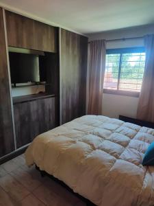 Postel nebo postele na pokoji v ubytování Casa en las sierras de Córdoba con Deck , Parrilla y estacionamiento