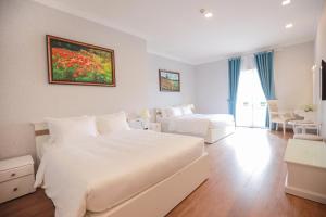 Postel nebo postele na pokoji v ubytování Hotel Du Lys