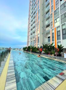 Bazén v ubytování Sophia Apartment - Sophia Center Phu Cuong nebo v jeho okolí