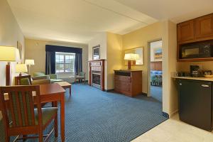 A kitchen or kitchenette at Wingate by Wyndham Ellicottville