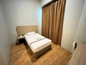Postel nebo postele na pokoji v ubytování Sky Hotel Chow Kit PWTC
