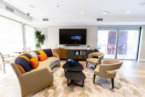 Galeriebild der Unterkunft 3 Miles to Disney Heated Pool CnvntnCtr Jacuzzi in Fullerton