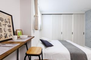 En eller flere senge i et værelse på しっぽタウンホテル岸里駅