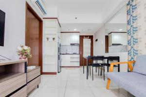 Η κουζίνα ή μικρή κουζίνα στο Exclusive 1BR at Serpong M-town Signature Apartment By Travelio