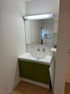 Un baño de Self check-in Hostel 5mins from JR Nishi Hiro station