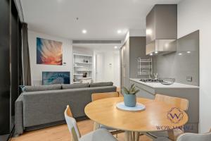 Dapur atau dapur kecil di WOW Apartment on Clarendon